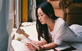Livro de leitura da menina asiática HD Papéis de Parede