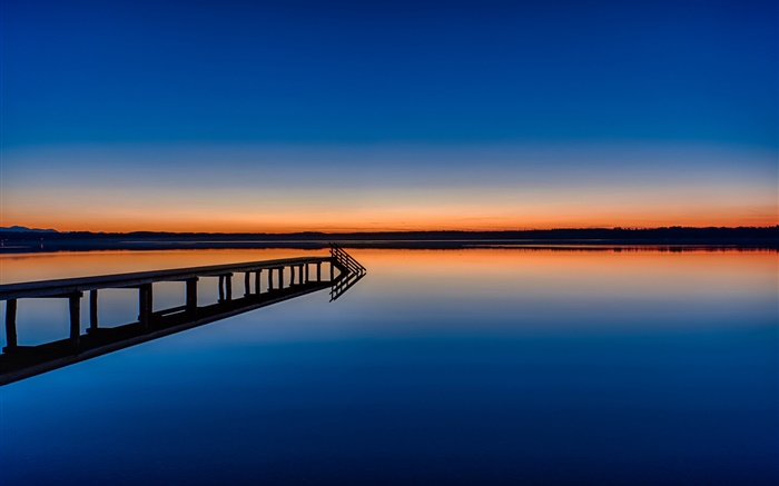 Lago calmo, ponte, crepúsculo, reflexão na água Papéis de Parede, imagem