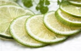 Fatias verdes do limão