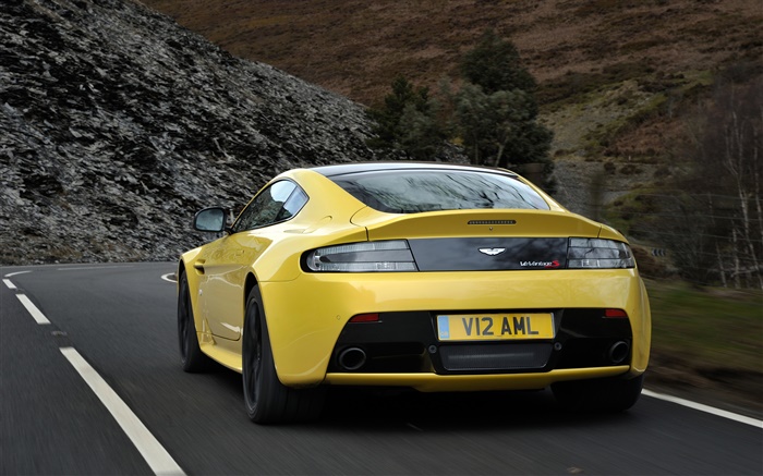 Aston Martin V12 Vantage S amarelo supercar vista traseira Papéis de Parede, imagem
