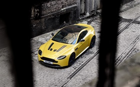 Aston Martin V12 Vantage S parada supercar amarelo na rua HD Papéis de Parede