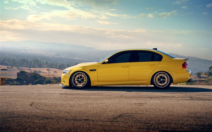 BMW M3 sedan carro amarelo vista lateral Papéis de Parede, imagem