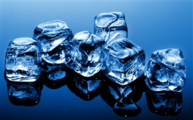 Cubos de gelo azul