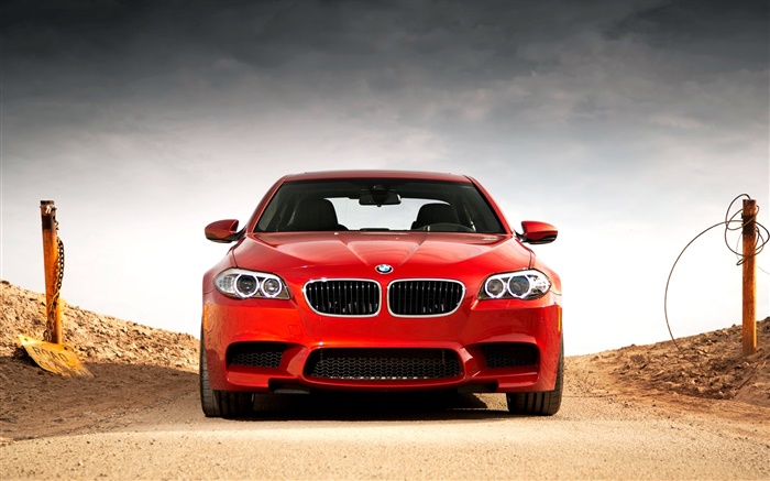 vermelho BMW M5 F10 Opinião dianteira do carro Papéis de Parede, imagem