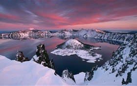 Lago vulcânico, neve, ilha