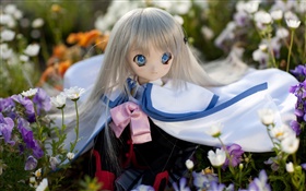 Olhos azuis da menina brinquedo, boneca, flores
