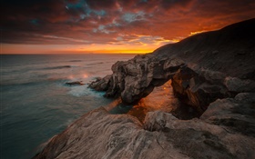 Inglaterra, Northumberland, mar, rochas, nascer do sol, céu vermelho HD Papéis de Parede
