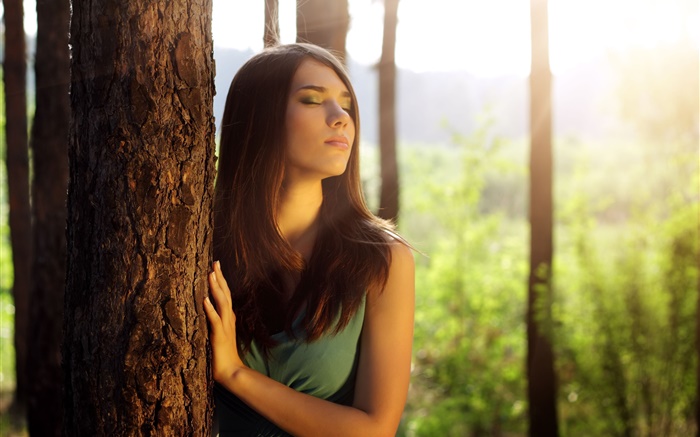Menina na floresta, sentindo-sol Papéis de Parede, imagem