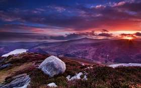 Irlanda, montanha, pedras, flores, grama, nuvens, pôr do sol HD Papéis de Parede