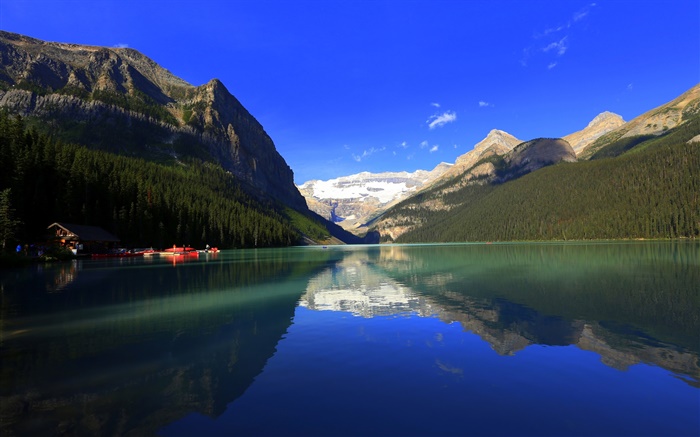 Lake Louise, parque nacional de Banff, Alberta, Canadá, montanhas, floresta, casa, barco Papéis de Parede, imagem