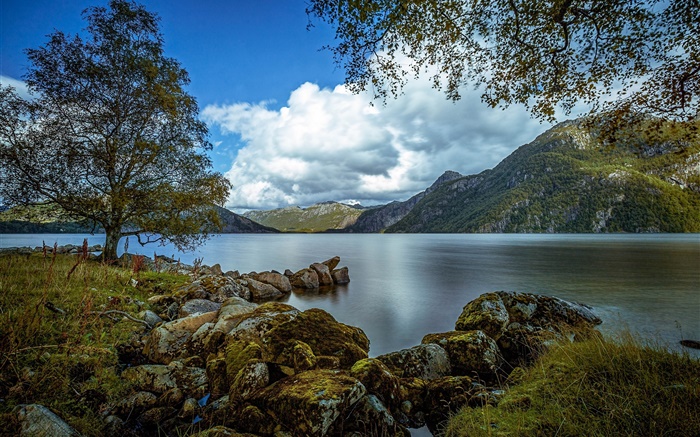 Rogaland, Noruega, lago, montanhas, árvores, rochas, nuvens Papéis de Parede, imagem