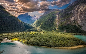 Vikane, Noruega, vale, montanhas, lago, nuvens