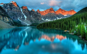 Montanhas, lago, por do sol, árvores, reflexão da água, cais, nuvens HD Papéis de Parede
