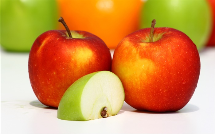 Duas maçãs vermelhas, fatia de maçã verde, fruta saborosa Papéis de Parede, imagem
