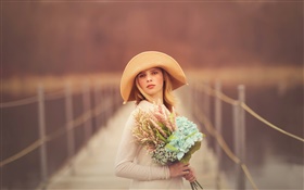 Menina na ponte, louro, chapéu, retrato, flores