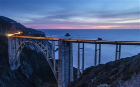 EUA, Califórnia, Monterey, ponte, baía, mar, montanhas, noite
