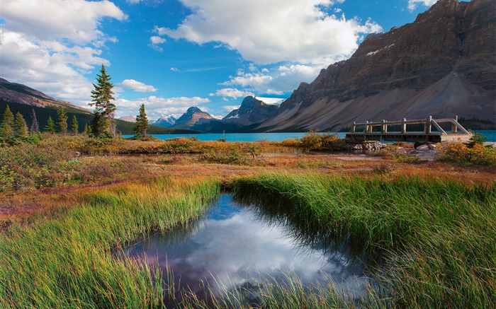 Parque Nacional de Banff, Alberta, Canadá, lago, montanhas, grama, nuvens Papéis de Parede, imagem