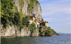 Itália, Lago Maggiore, rocha, árvores, montanhas, casas HD Papéis de Parede