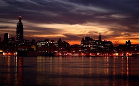 Bela cidade da noite, casas, rio, luzes, por do sol, céu vermelho HD Papéis de Parede