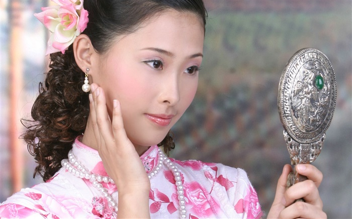 Cheongsam menina usar o espelho, China, Asiático Papéis de Parede, imagem