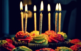 Cupcakes, velas, Feliz Aniversário