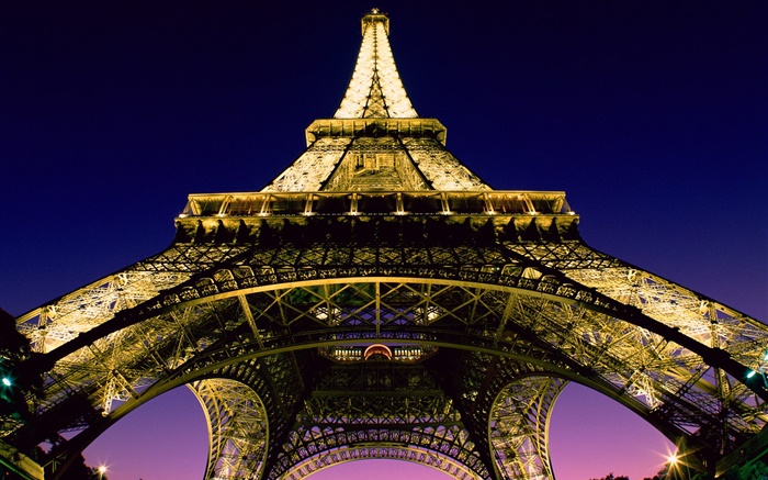 Torre Eiffel, olhar para cima, luzes, noite, Paris, França Papéis de Parede, imagem