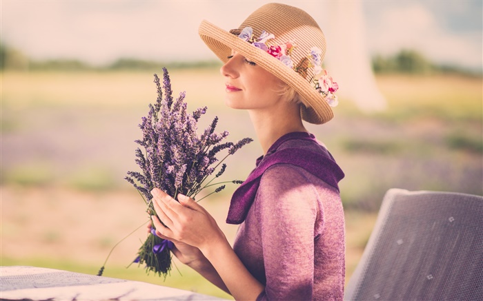 Menina com flor de lavanda, chapéu, cadeira Papéis de Parede, imagem