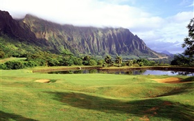 Hawaii, EUA, campo de golfe, grama, montanhas, árvores, lago, nuvens