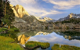 Lagoa, rochas, montanhas, reflexão