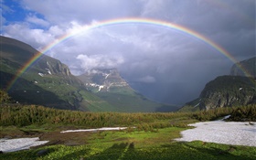 O arco-íris, montanhas, árvores, grama, nuvens