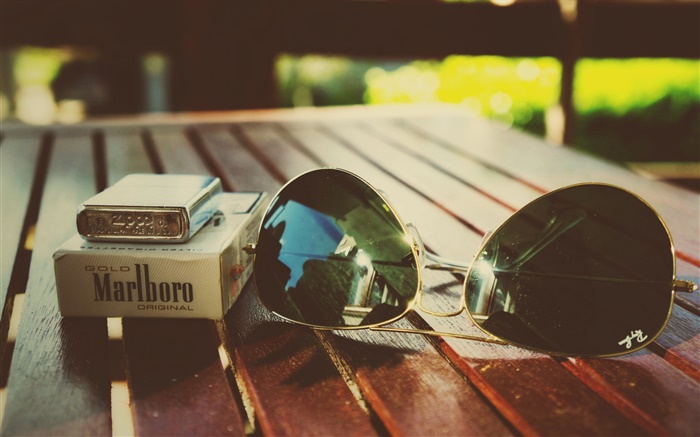 Natureza-Morta, isqueiro, cigarro, óculos de sol Papéis de Parede, imagem