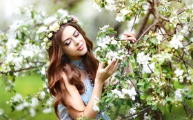 menina de cabelo marrom, árvore de maçã, flores brancas da flor HD Papéis de Parede