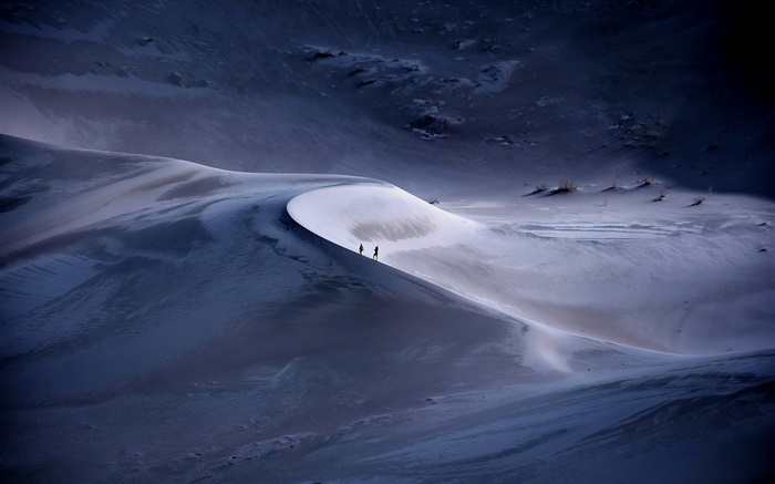 Deserto, duas pessoas, crepúsculo Papéis de Parede, imagem