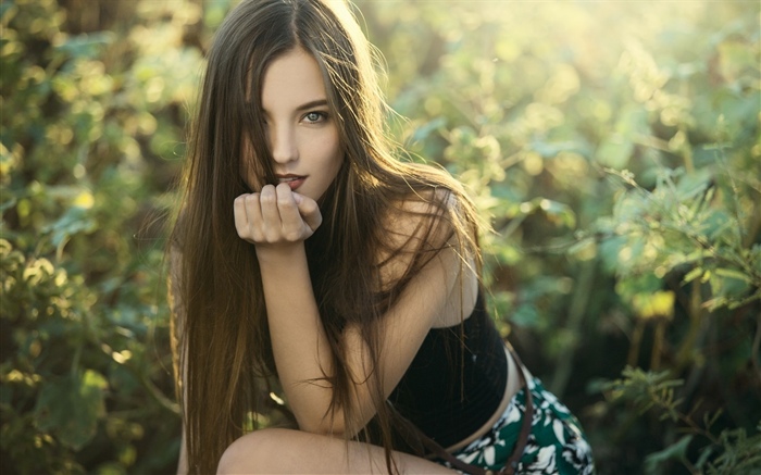Menina de cabelos longos, arbustos Papéis de Parede, imagem