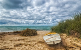 Praia, mar, barco, grama, nuvens HD Papéis de Parede